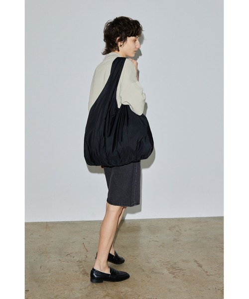 un/neu（アンノイ）の「タックラウンドトート / 軽量 / 大容量バッグ（トートバッグ・レディース・ブラック/ホワイト/ライトグレー/ブラウン/シルバー/グリーン/ブラック系その他・FREE）」の17枚目の写真