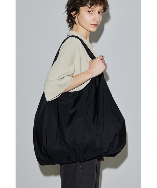 un/neu（アンノイ）の「タックラウンドトート / 軽量 / 大容量バッグ（トートバッグ・レディース・ブラック/ホワイト/ライトグレー/ブラウン/シルバー/グリーン/ブラック系その他・FREE）」の19枚目の写真