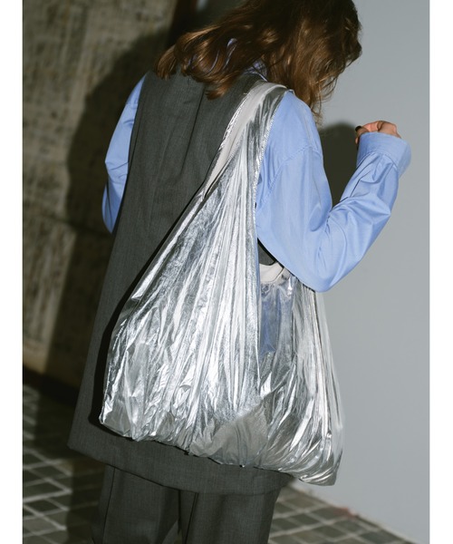 un/neu（アンノイ）の「タックラウンドトート / 軽量 / 大容量バッグ（トートバッグ・レディース・ブラック/ホワイト/ライトグレー/ブラウン/シルバー/グリーン/ブラック系その他・FREE）」の20枚目の写真