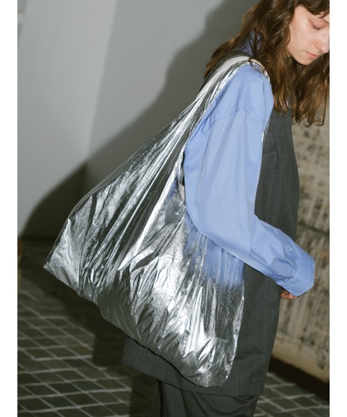 un/neu（アンノイ）の「タックラウンドトート / 軽量 / 大容量バッグ