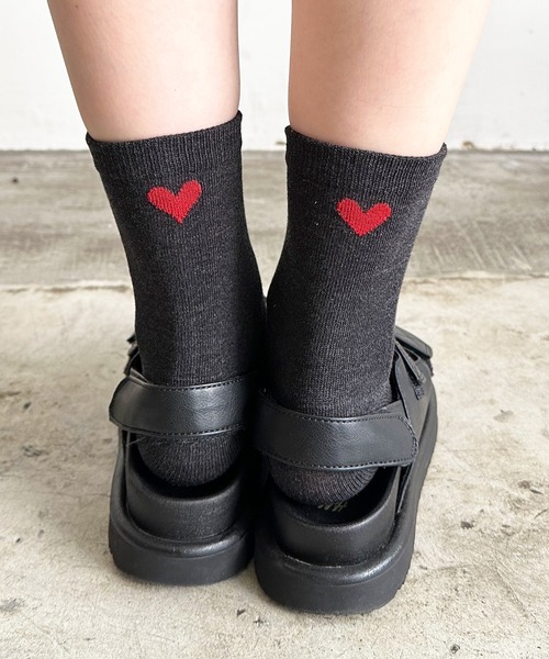 SHIZUTA（シズタ）の「SZT:後ろ バックハート　クルーソックス（ソックス/靴下・レディース・ホワイト/チャコールグレー/ブラック・FREE）」の9枚目の写真
