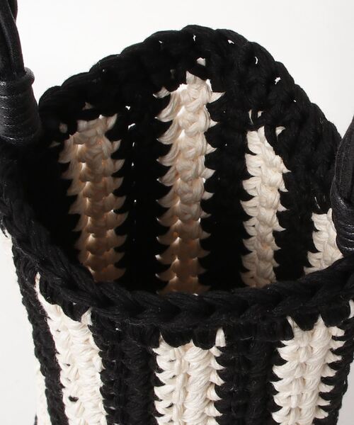 KNii(ニー)の「KNii(ニー) THE MINI CROSS BODY(ショルダーバッグ・レディース・ブラック・F)」の4枚目の写真