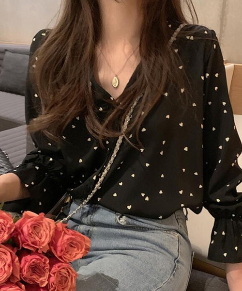 DiamondHearts（ダイヤモンドハーツ）の「ハート柄シフォンシャツ（シャツ/ブラウス・レディース・ブラック/ベージュ/レッド・MEDIUM/LARGE/X-LARGE）」の2枚目の写真