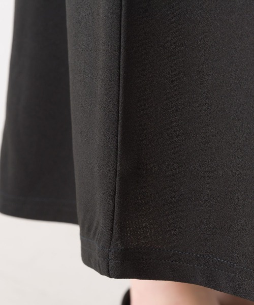 OMNES（オムネス）の「梨地Vネックフレアジャンスカ（ジャンパースカート・レディース・グリーン/モカ/ブラック・FREE）」の5枚目の写真