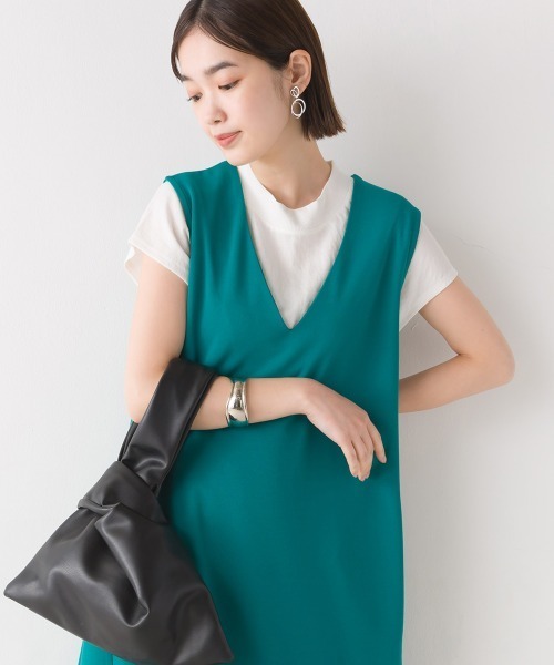 OMNES（オムネス）の「梨地Vネックフレアジャンスカ（ジャンパースカート・レディース・グリーン/モカ/ブラック・FREE）」の4枚目の写真