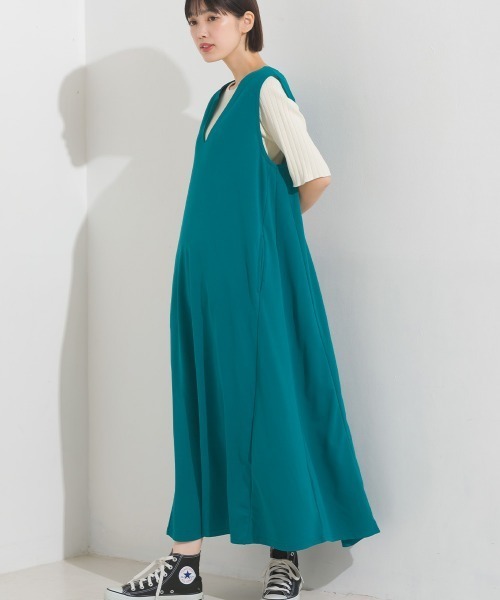 OMNES（オムネス）の「梨地Vネックフレアジャンスカ（ジャンパースカート・レディース・グリーン/モカ/ブラック・FREE）」の15枚目の写真