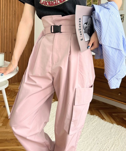 moment+（モーメントプラス）の「ベルト付きハイウエストカーゴパンツ