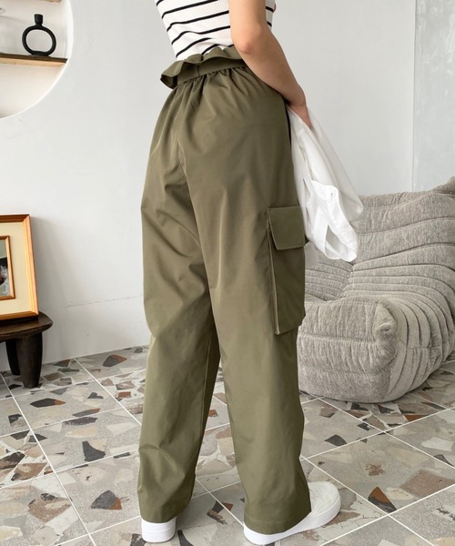 moment+（モーメントプラス）の「ベルト付きハイウエストカーゴパンツ  