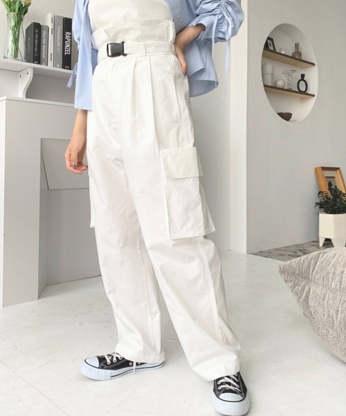 moment+（モーメントプラス）の「ベルト付きハイウエストカーゴパンツ