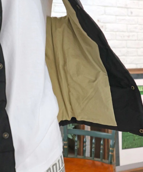 roial(ロイアル)の「VEST/ROIAL(ロイアル)2カラーデザインユニセックス対応フェイクダウンベスト(ダウンベスト・メンズ・ブラック/レッド/イエロー/グリーン・MEDIUM/LARGE/X-LARGE)」の5枚目の写真