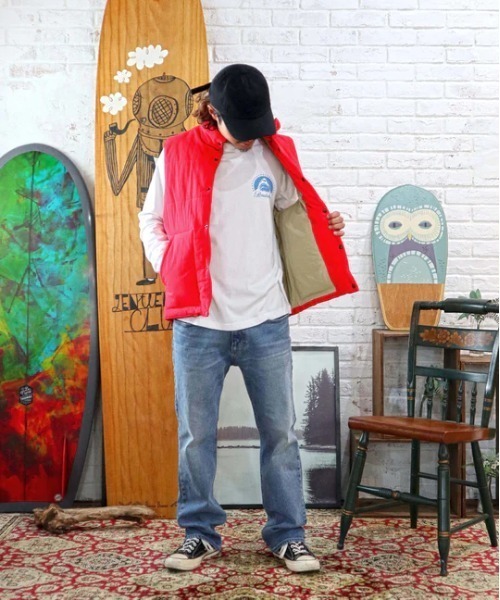 roial(ロイアル)の「VEST/ROIAL(ロイアル)2カラーデザインユニセックス対応フェイクダウンベスト(ダウンベスト・メンズ・ブラック/レッド/イエロー/グリーン・MEDIUM/LARGE/X-LARGE)」の9枚目の写真