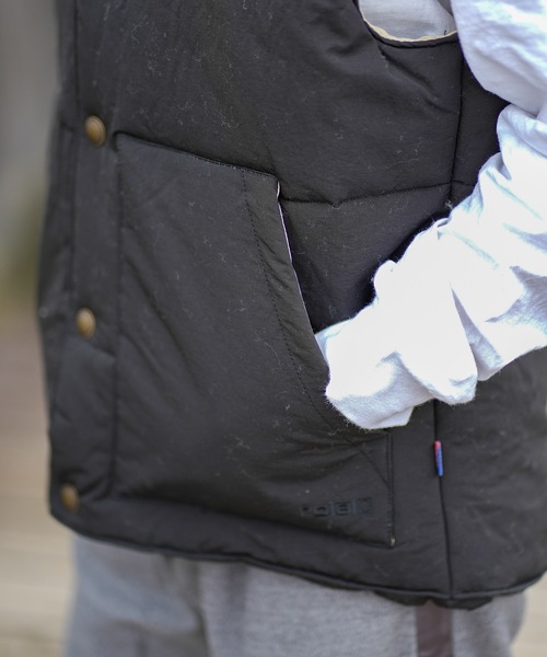 roial(ロイアル)の「VEST/ROIAL(ロイアル)2カラーデザインユニセックス対応フェイクダウンベスト(ダウンベスト・メンズ・ブラック/レッド/イエロー/グリーン・MEDIUM/LARGE/X-LARGE)」の19枚目の写真