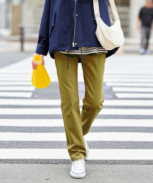 BELLUNA PLUS（ベルーナ）の「静電防止蓄熱綿サテンカラーパンツ股下７４cm（その他パンツ・レディース・グリーン/マスタード/モカ/サンドベージュ/オフホワイト/パープル系その他/ブラック/レッド系その他/キャメル/モスグリーン/パープル/イエロー系その他・X-LARGE/MEDIUM/SMALL/LARGE）」の11枚目の写真