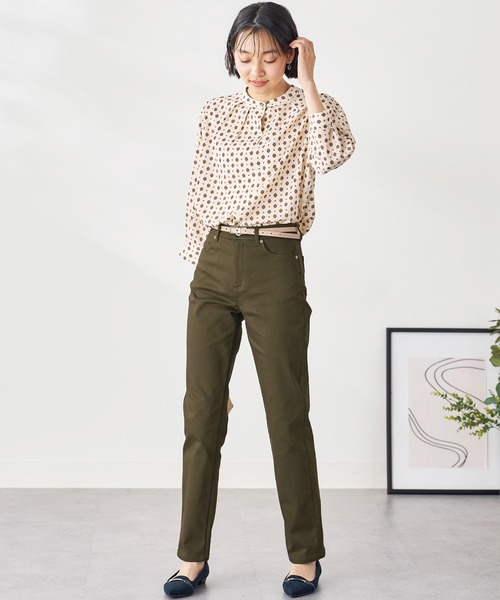 BELLUNA PLUS（ベルーナ）の「静電防止蓄熱綿サテンカラーパンツ股下７４cm（その他パンツ・レディース・グリーン/マスタード/モカ/サンドベージュ/オフホワイト/パープル系その他/ブラック/レッド系その他/キャメル/モスグリーン/パープル/イエロー系その他・X-LARGE/MEDIUM/SMALL/LARGE）」の22枚目の写真