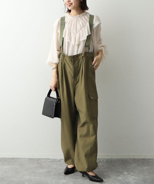 SLOBE IENA(スローブイエナ)の「サスペンダーカーゴ(サロペット/オーバーオール・レディース・カーキ/アイボリー・38/36)」の21枚目の写真