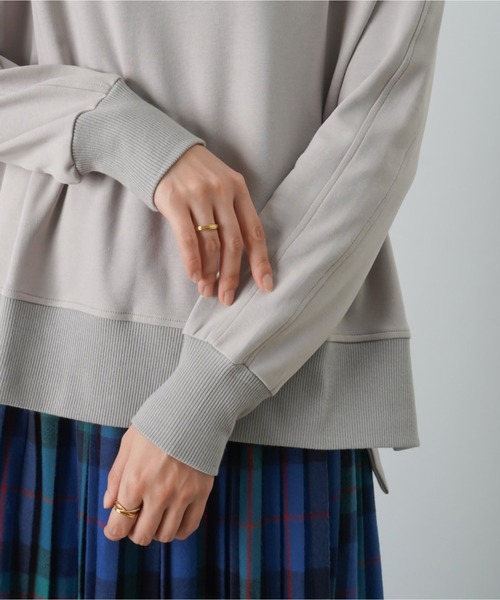 LUCA/LADY LUCK LUCA（ルカ/レディラックルカ）の「LC/LLL ストレッチ裏毛オーバーワイドリブスウェット / サイドスリットリブ切替ロンT（スウェット・レディース・グリーン/イエロー/ライトグレー/ブラック・FREE）」の14枚目の写真