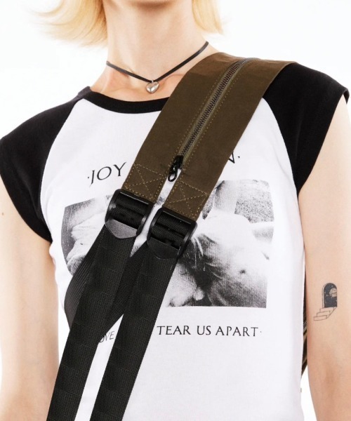 Basic Pleasure Mode（ベーシックプレジャーモード）の「ストリートファッション Y2Kファッション Basic Pleasure Mode ベーシックプレジャーモード MUTANT BACKPACK バッグ リュック バックパック ミニバッグ ミニリュック 肩掛けバッグ ファッション小物（バックパック/リュック・レディース・カーキ・ONE SIZE）」の4枚目の写真