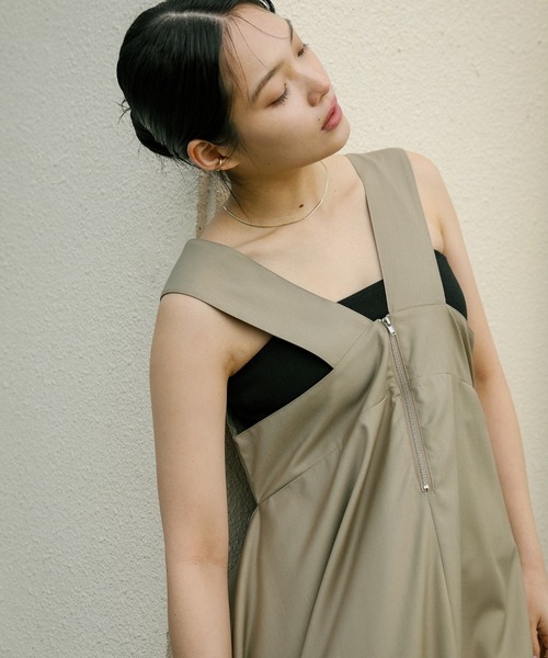 select MOCA(セレクトモカ)の「フロントファスナー2WAYジャンスカ(ジャンパースカート・レディース・グレイッシュベージュ/ブラック・LARGE/MEDIUM)」の11枚目の写真