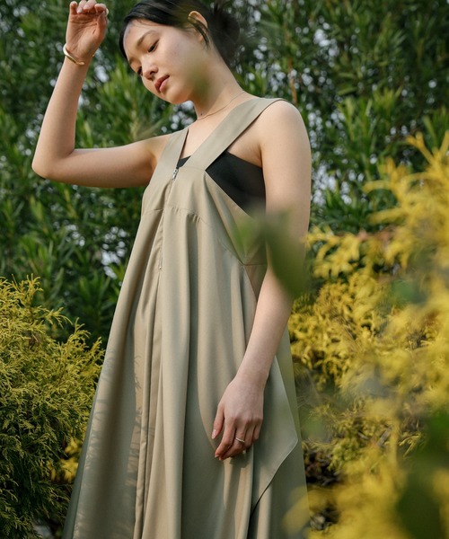 select MOCA(セレクトモカ)の「フロントファスナー2WAYジャンスカ(ジャンパースカート・レディース・グレイッシュベージュ/ブラック・LARGE/MEDIUM)」の6枚目の写真