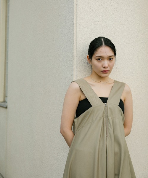 select MOCA(セレクトモカ)の「フロントファスナー2WAYジャンスカ(ジャンパースカート・レディース・グレイッシュベージュ/ブラック・LARGE/MEDIUM)」の18枚目の写真