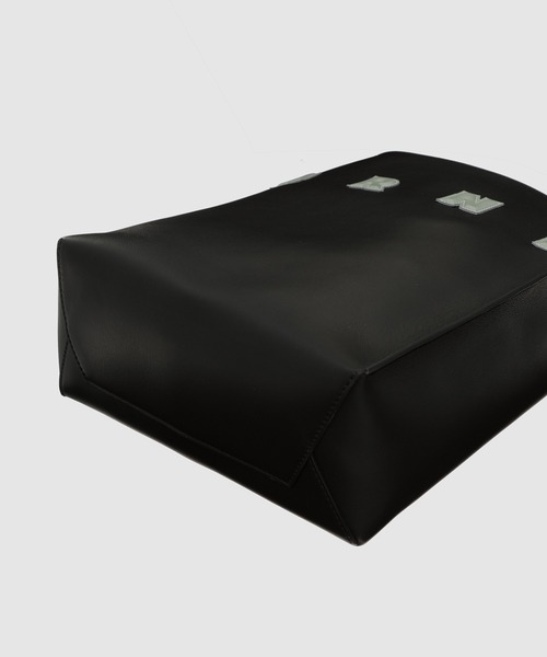 MARNI（マルニ）の「MARNI LOGO CALF LEATHER / ムゼオホーボーバッグ（ショルダーバッグ・レディース・ブラック/アイボリー・ONE SIZE）」の4枚目の写真