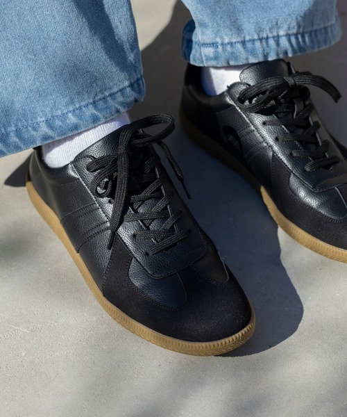 BAYFLOW（ベイフロー）の「ジャーマントレーナー(MEN)（スニーカー・メンズ・ブラック/ホワイト・SMALL/MEDIUM）」の2枚目の写真