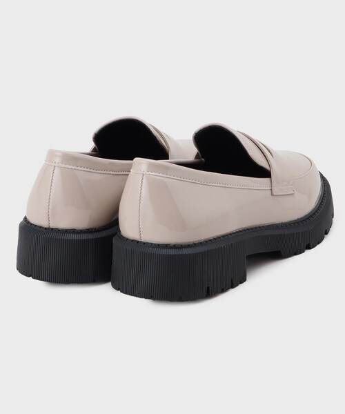 OPAQUE.CLIP（オペークドットクリップ）の「◆≪ヒルナンデス！で紹介≫ ボリュームソールエナメルローファー【低反発クッション/4cmヒール】（パンプス・レディース・ブラック/ライトベージュ・02/03）」の3枚目の写真