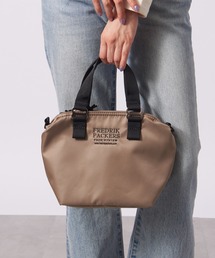FREDRIK PACKERS(�t���h���b�N�p�b�J�[�Y)�́yFREDRIK PACKERS�zSTAIN FAM TOTE(�V�����_�[�o�b�O)