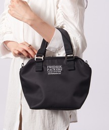 FREDRIK PACKERS(�t���h���b�N�p�b�J�[�Y)�́yFREDRIK PACKERS�zSTAIN FAM TOTE(�V�����_�[�o�b�O)