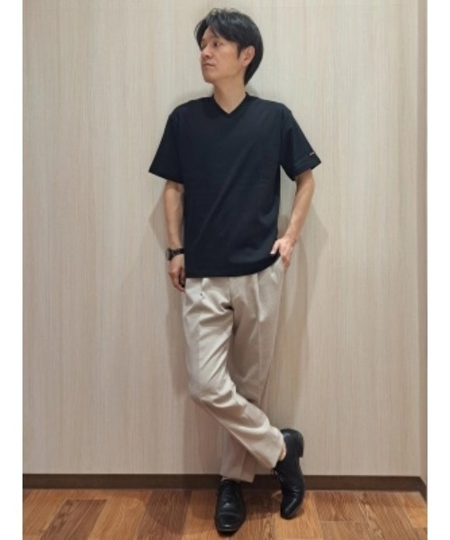 Perfect Suit FActory(パーフェクトスーツファクトリー)の「【接触冷感/抗菌防臭/紫外線軽減】TRANS CONTINENTS シルケットスムーススロープ VネックTシャツ(Tシャツ/カットソー・メンズ・ホワイト/ライトグレー/グレー/ブラック・M/L/LL)」の15枚目の写真