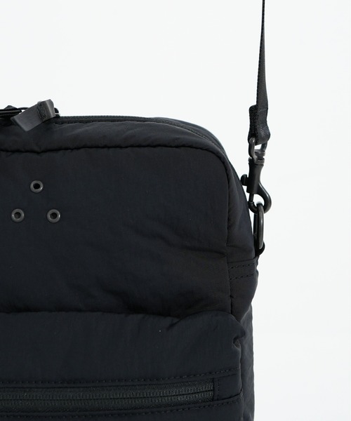 PORTER CLASSIC（ポータークラシック）の「【Porter Classic / ポータークラシック】 SHEEN NYLON NEWTON MINI SHOULDER BAG（ショルダーバッグ・メンズ・ブラック・FREE）」の4枚目の写真