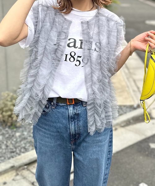 mi via loca（ミヴィアロカ）の「シアーチュール フリルベスト（ベスト・レディース・ブラック/オフホワイト/グレー/スモーキーグリーン系・FREE）」の4枚目の写真