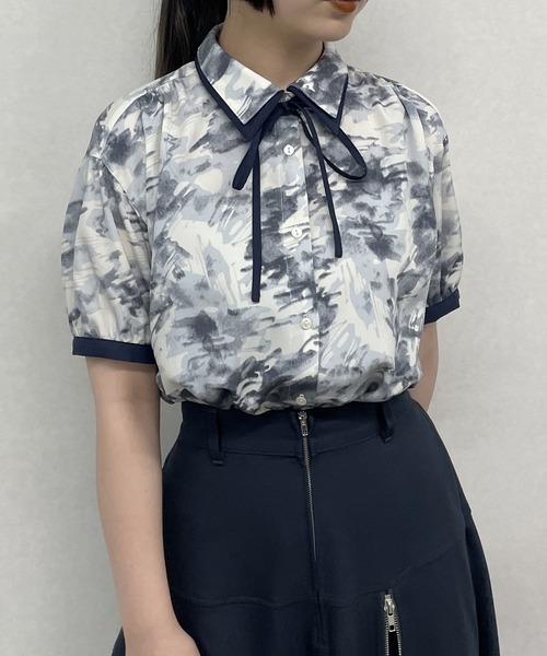 NICOLE CLUB（ニコル　クラブ）の「ダブル衿柄ブラウス（シャツ/ブラウス・レディース・イエロー/グリーン/チャコールグレー/グレー・MEDIUM）」の2枚目の写真