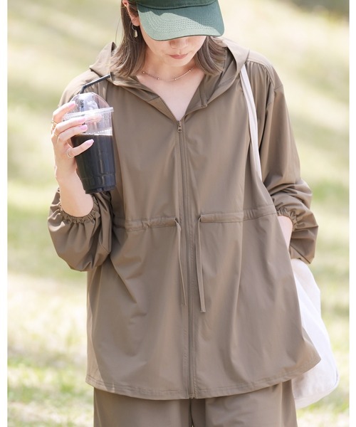 reca(レカ)の「UVカット ラッシュガード パーカー(ラッシュガード・レディース・ブラック/モカ・L/M)」の2枚目の写真