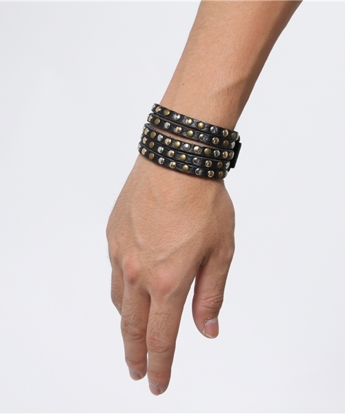 WEGO（ウィゴー）の「WEGO/ラウンドスタッズ5連ブレスレット（ブレスレット・メンズ・ブラウン/ブラック・FREE）」の5枚目の写真