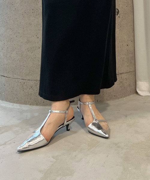 Futier land（フューティアランド）の「アシンメトリーTストラップサンダル（サンダル・レディース・ブラック/ゴールド/シルバー・36/37/40/38/39）」の4枚目の写真