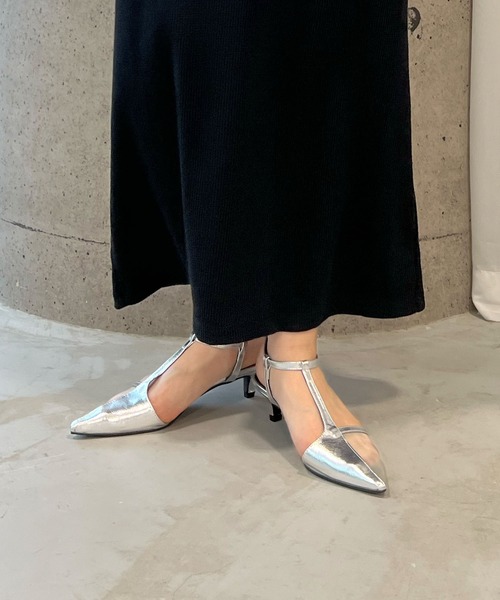 Futier land（フューティアランド）の「アシンメトリーTストラップサンダル（サンダル・レディース・ブラック/ゴールド/シルバー・36/37/40/38/39）」の5枚目の写真