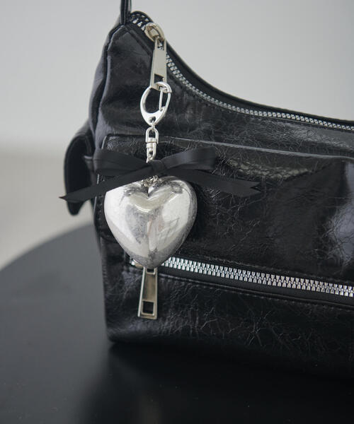 FREE'S MART（フリーズマート）の「ハートチャーム（キーホルダー・レディース・ブラック/ホワイト・ﾌﾘ-）」の2枚目の写真