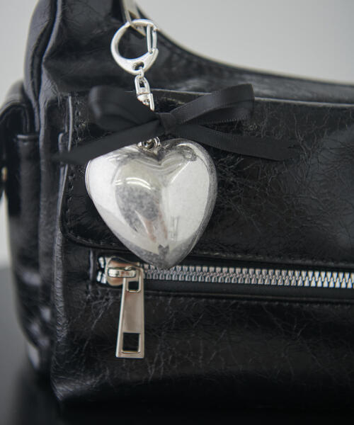 FREE'S MART（フリーズマート）の「ハートチャーム（キーホルダー・レディース・ブラック/ホワイト・ﾌﾘ-）」の4枚目の写真