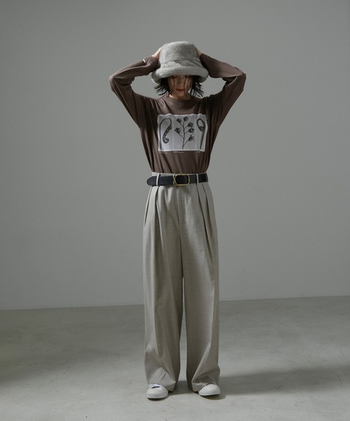SALON adam et rope'(サロン アダム エ ロペ)の「【WEB限定】【KARL BLOSSFELDT(カールブロスフェルト)】ロングスリーブTシャツ(Tシャツ/カットソー・レディース・ブラウン/ブラウン系その他2/ホワイト系その他/ホワイト・FREE)」の19枚目の写真