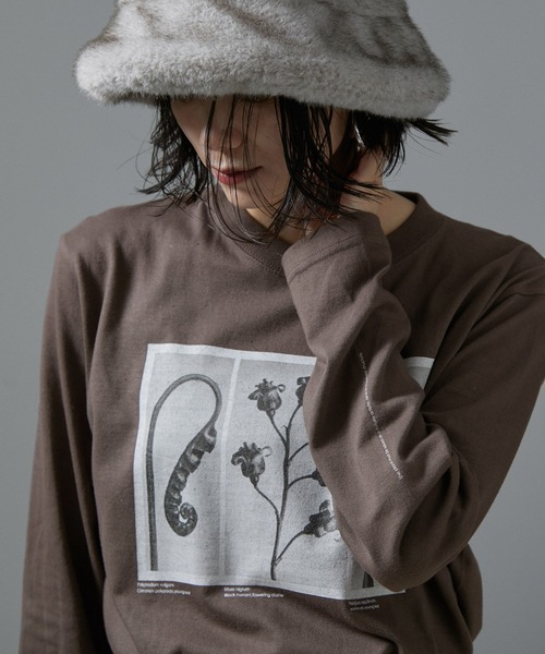 SALON adam et rope'(サロン アダム エ ロペ)の「【WEB限定】【KARL BLOSSFELDT(カールブロスフェルト)】ロングスリーブTシャツ(Tシャツ/カットソー・レディース・ブラウン/ブラウン系その他2/ホワイト系その他/ホワイト・FREE)」の18枚目の写真