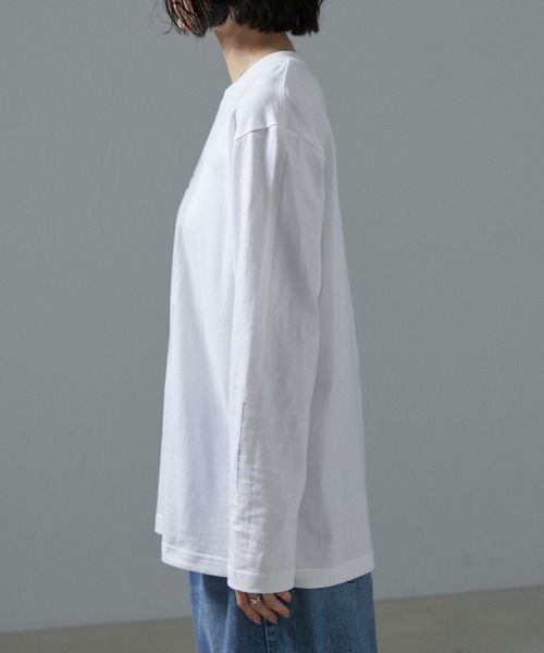 SALON adam et rope'(サロン アダム エ ロペ)の「【WEB限定】【KARL BLOSSFELDT(カールブロスフェルト)】ロングスリーブTシャツ(Tシャツ/カットソー・レディース・ブラウン/ブラウン系その他2/ホワイト系その他/ホワイト・FREE)」の15枚目の写真
