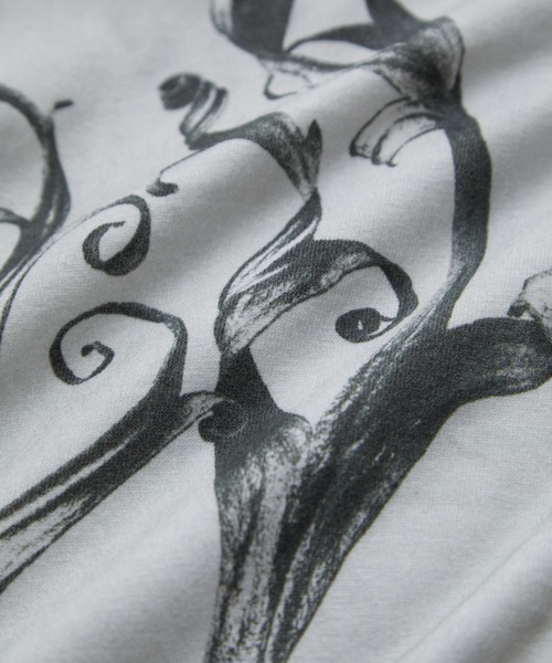 SALON adam et rope'(サロン アダム エ ロペ)の「【WEB限定】【KARL BLOSSFELDT(カールブロスフェルト)】ロングスリーブTシャツ(Tシャツ/カットソー・レディース・ブラウン/ブラウン系その他2/ホワイト系その他/ホワイト・FREE)」の7枚目の写真