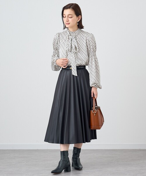 ANAYI バレエシューズプリントシャーリング ブラウス 38 ホワイト ANAYI - ANAYI バレエシューズプリントシャーリング ブラウス 38