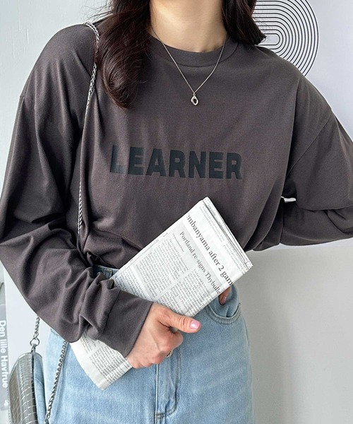 GeeRA(ジーラ)の「アソートロゴプリントロンT(Tシャツ/カットソー・レディース・チャコール/オフホワイト/ホワイト系その他/チャコールグレー・MEDIUM/LARGE)」の4枚目の写真