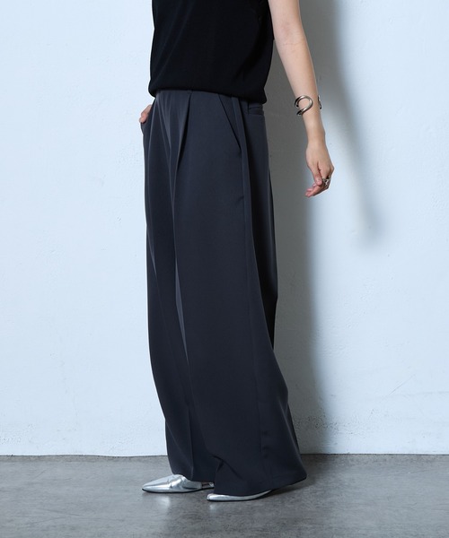 COLONY 2139（コロニートゥーワンスリーナイン）の「ストレッチイージータックワイドパンツ（その他パンツ・レディース・ライトグレー/チャコールグレー/ブラック・SMALL/MEDIUM）」の8枚目の写真