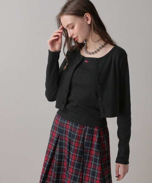 FOREVER 21（フォーエバー トゥエンティーワン）の「【2024FW】ローズキャミセットコンパクトカーディガン（カーディガン/ボレロ・レディース・レッド/ブラック/ブルー・SMALL/MEDIUM）」の2枚目の写真