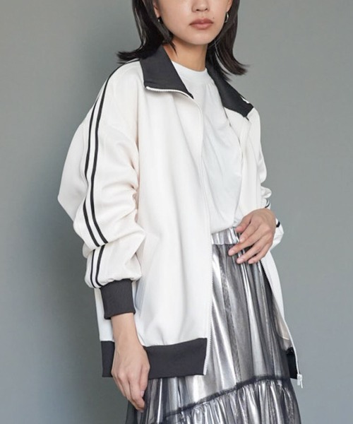 mili an deni(ミリアンデニ)の「Wラインオーバートラックジャケット(ブルゾン・レディース・チャコールグレー/ブラック/アイボリー・M)」の4枚目の写真