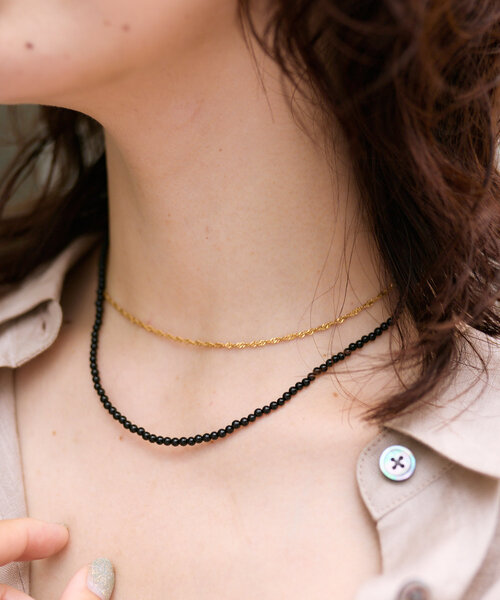 RIVE DROITE（リヴドロワ）の「【カラーでポイントを】STONEショートネックレス（リング・レディース・レッド/ブラック・FREE）」の3枚目の写真