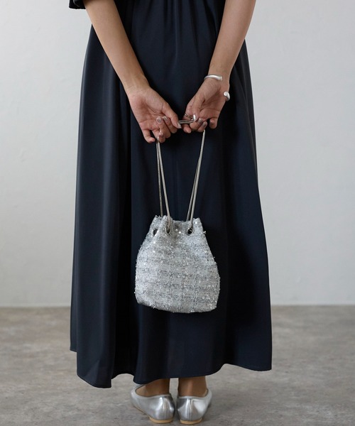 &Robu.（アンドロブ）の「ツイードスパンコールバッグ 結婚式 お呼ばれ 顔合わせ（ショルダーバッグ・レディース・シルバー/ブラック×ゴールド/ベージュ・FREE）」の22枚目の写真